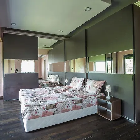 Luxury Penthouse Three Level Szófia