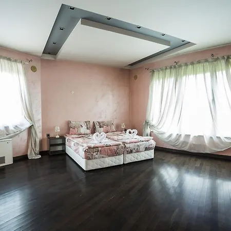 Luxury Penthouse Three Level Szófia